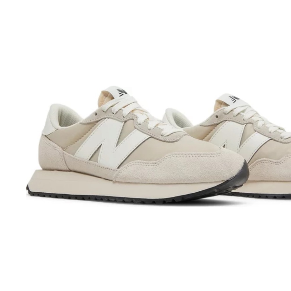 RARE new balance 237 in moonbeam women’s 7